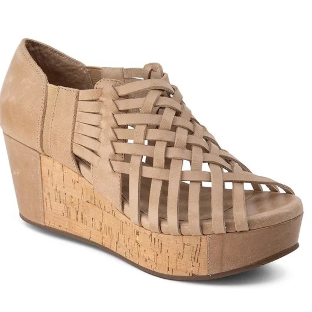 NWT Chocolat Blu Web Antigua Wedge Sandal Camel Womens Size 6.5